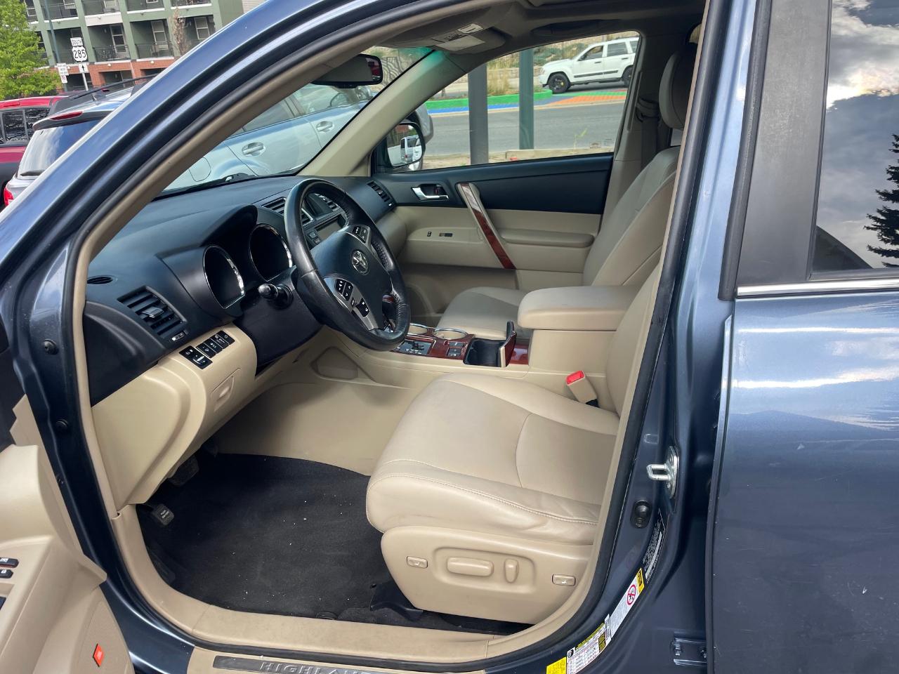 Toyota Highlander Limited 2012