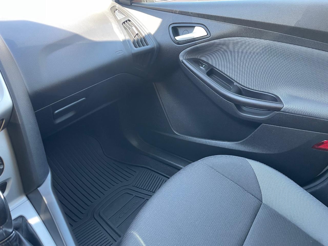 Ford Focus SE 4D Hatchback 2013