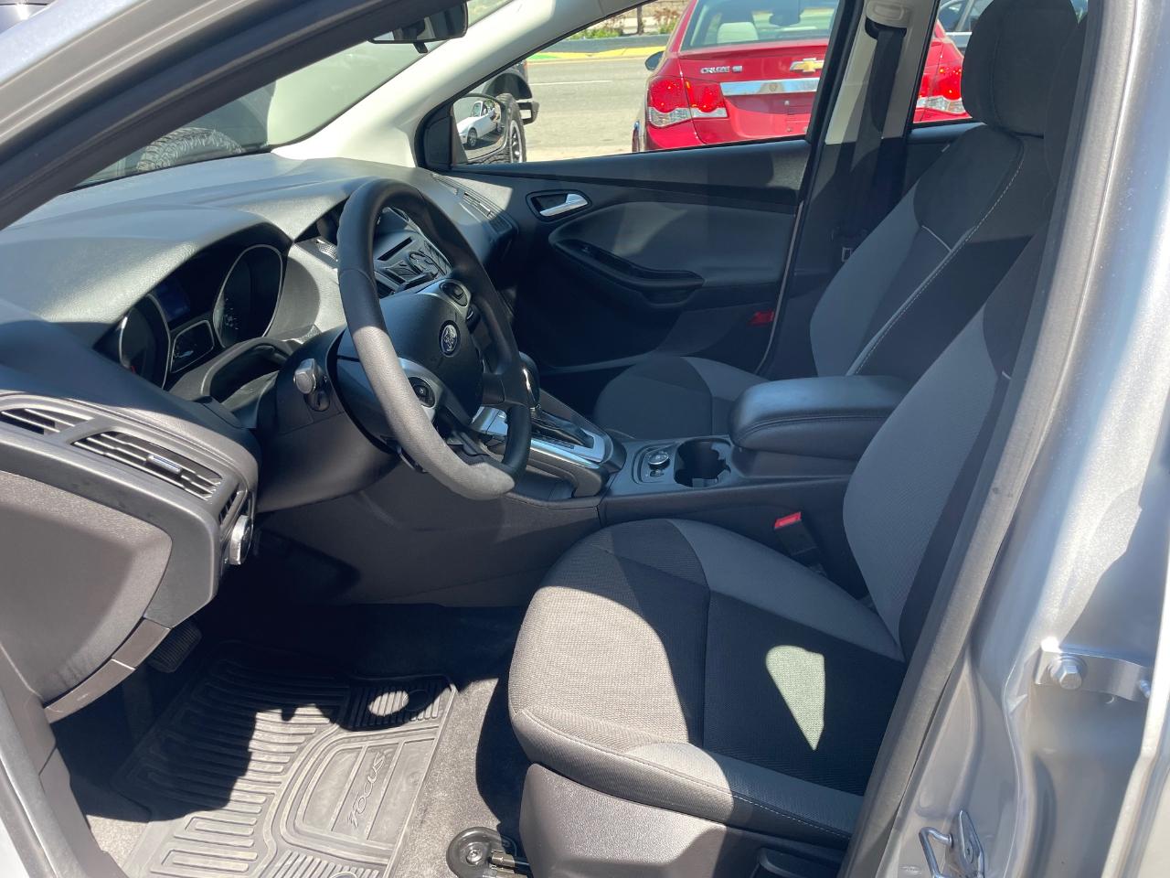 Ford Focus SE 4D Hatchback 2013