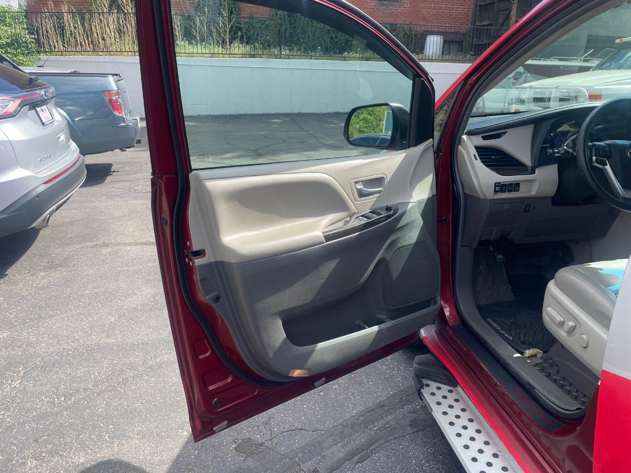 Toyota Sienna  2016