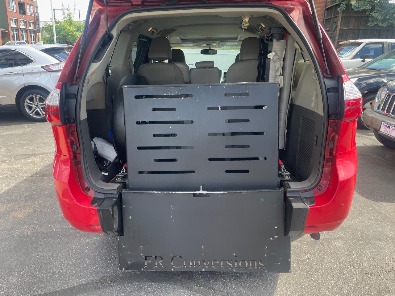 Toyota Sienna  2016