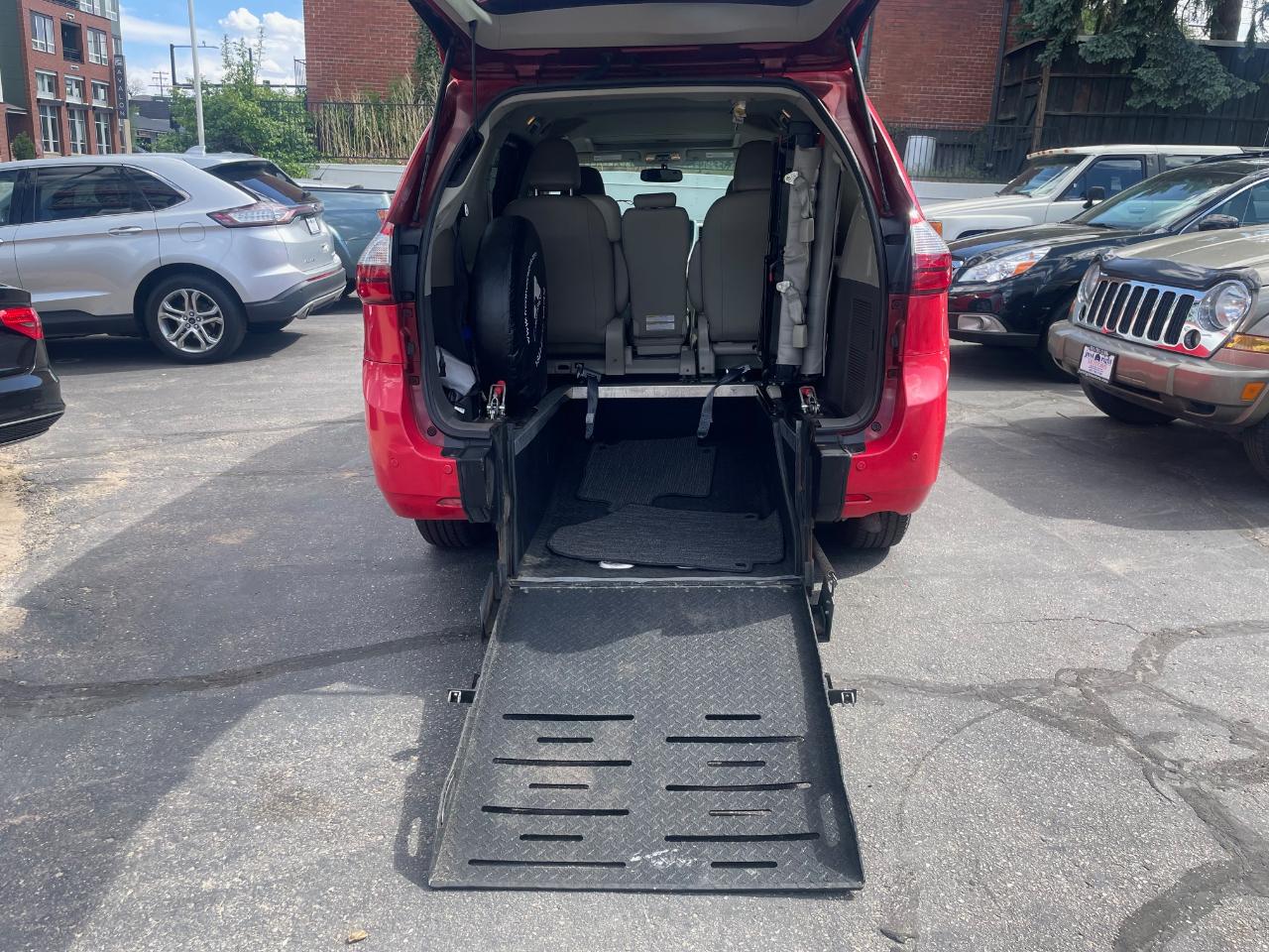 Toyota Sienna  2016