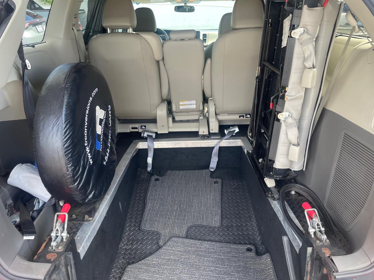 Toyota Sienna  2016