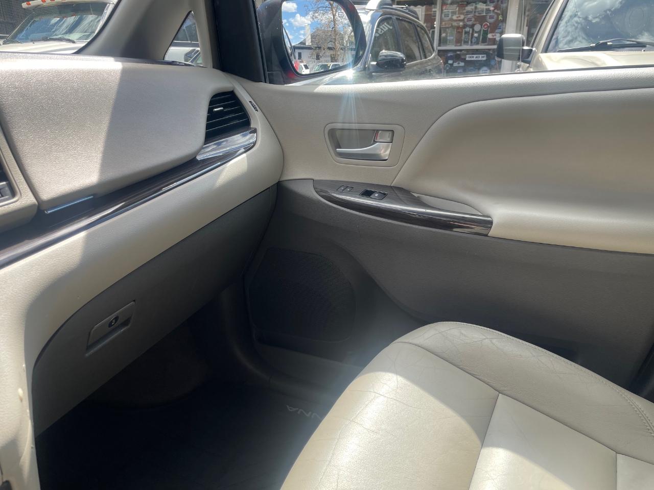 Toyota Sienna  2016