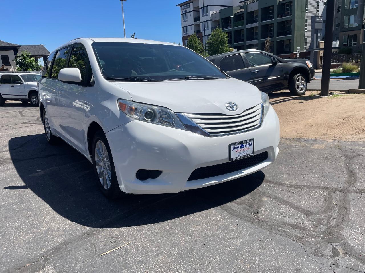 Toyota Sienna LE 7-Passenger AWD 2017