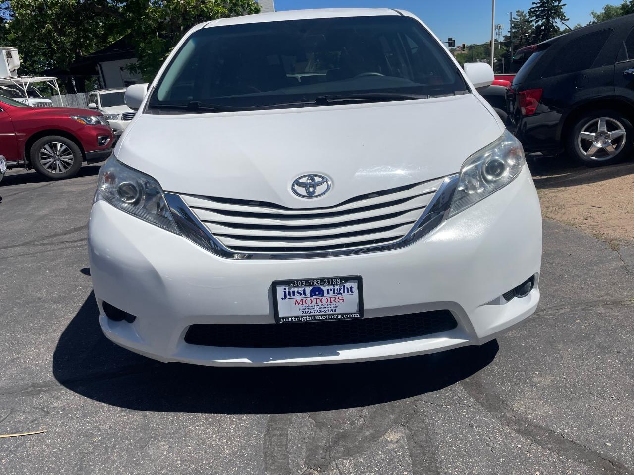 Toyota Sienna LE 7-Passenger AWD 2017