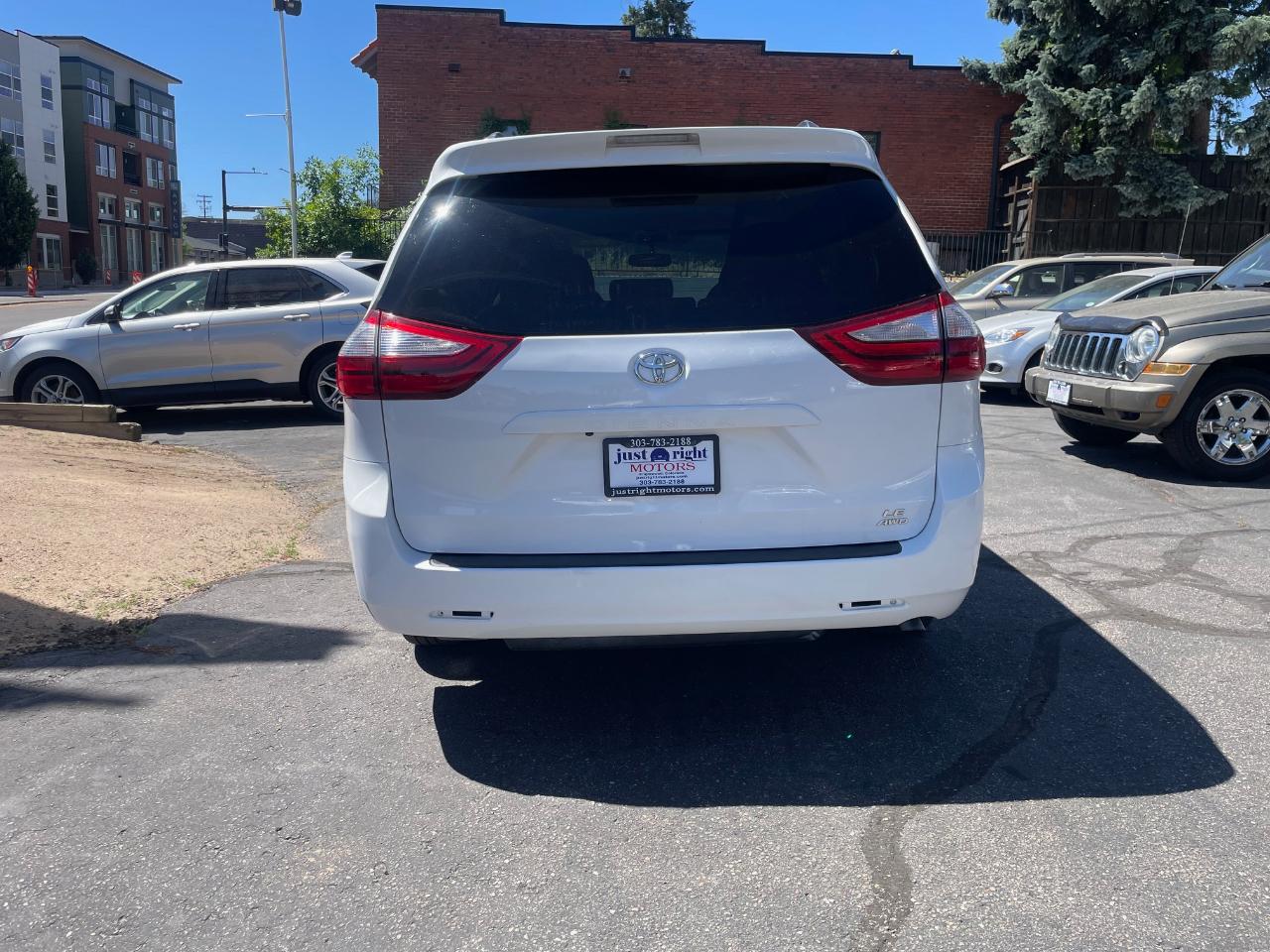 Toyota Sienna LE 7-Passenger AWD 2017
