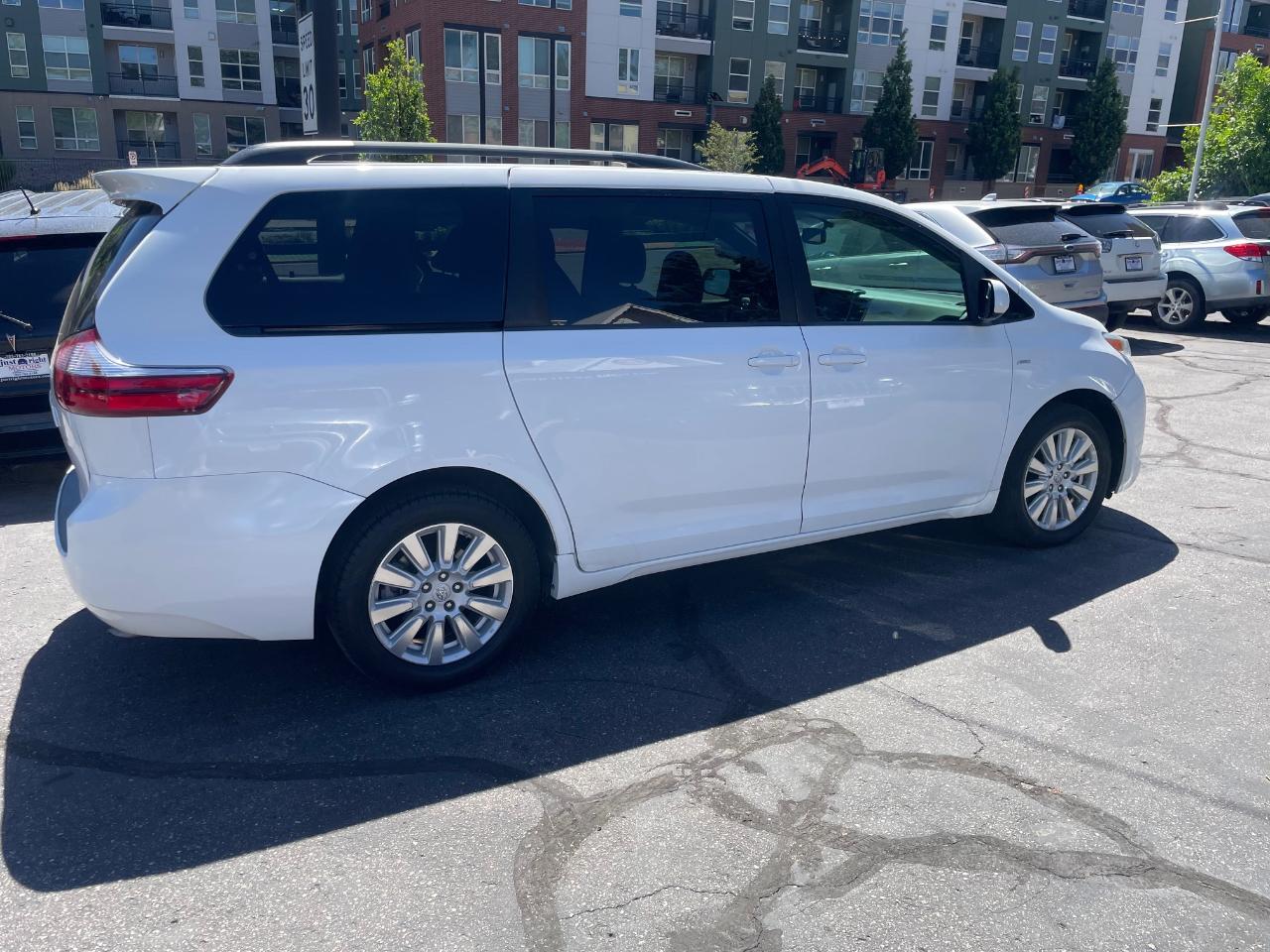 Toyota Sienna LE 7-Passenger AWD 2017