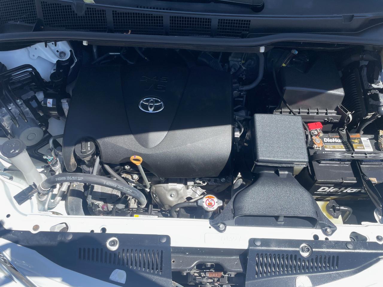 Toyota Sienna LE 7-Passenger AWD 2017