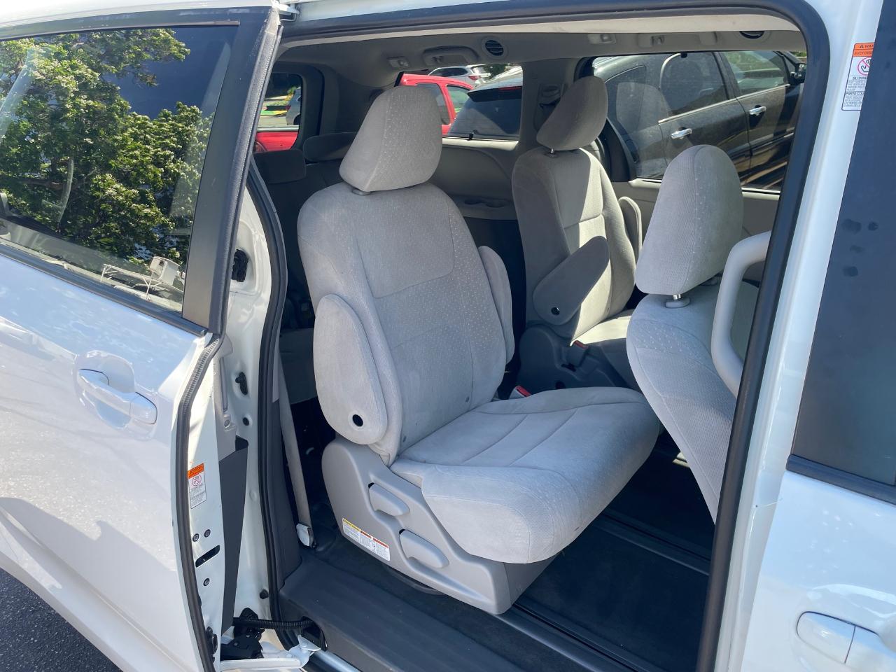 Toyota Sienna LE 7-Passenger AWD 2017