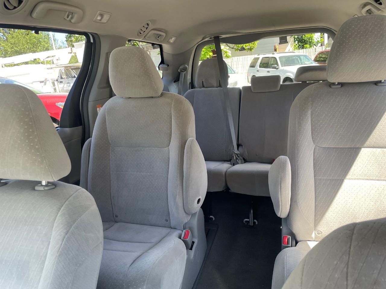 Toyota Sienna LE 7-Passenger AWD 2017