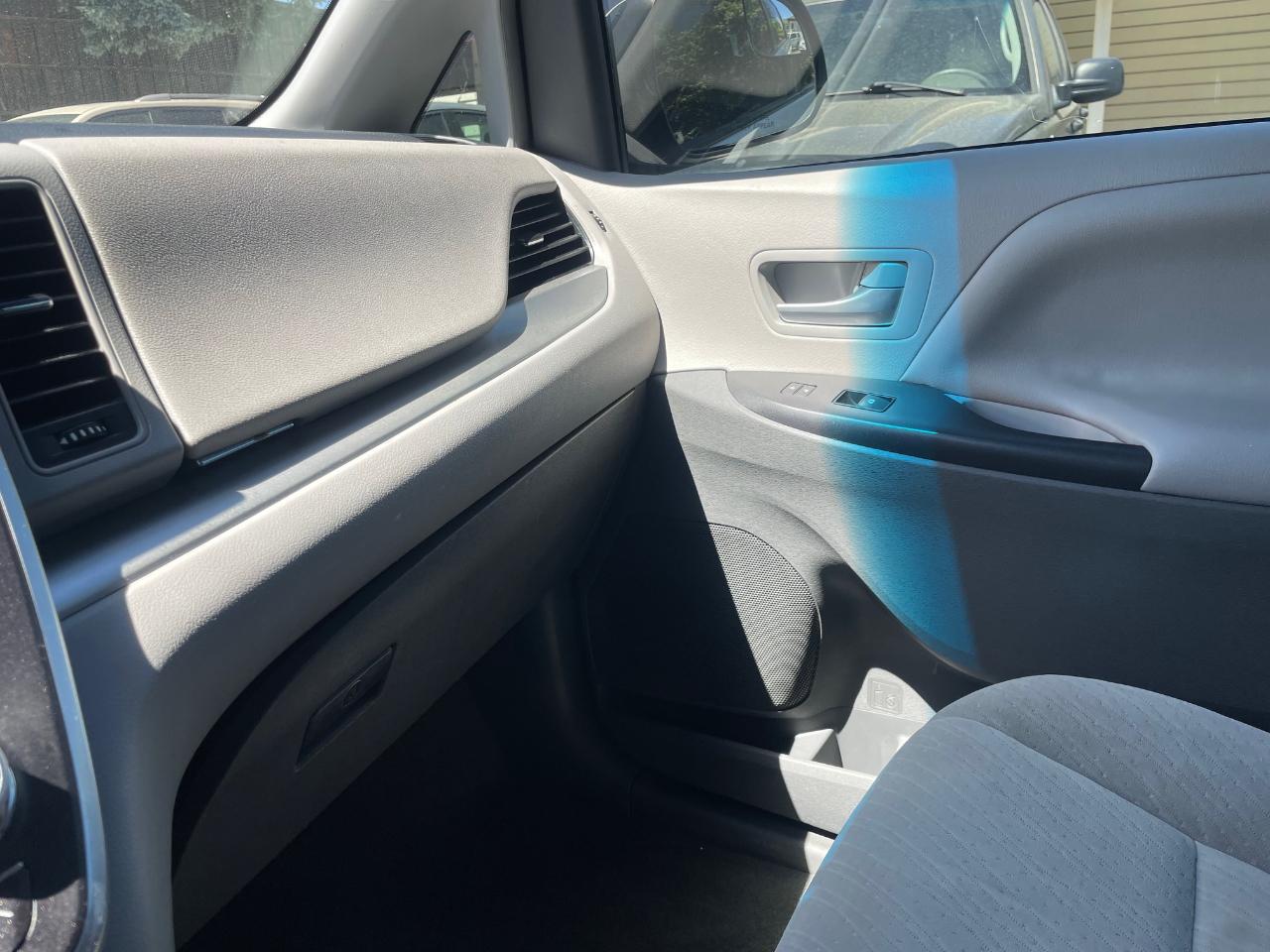 Toyota Sienna LE 7-Passenger AWD 2017