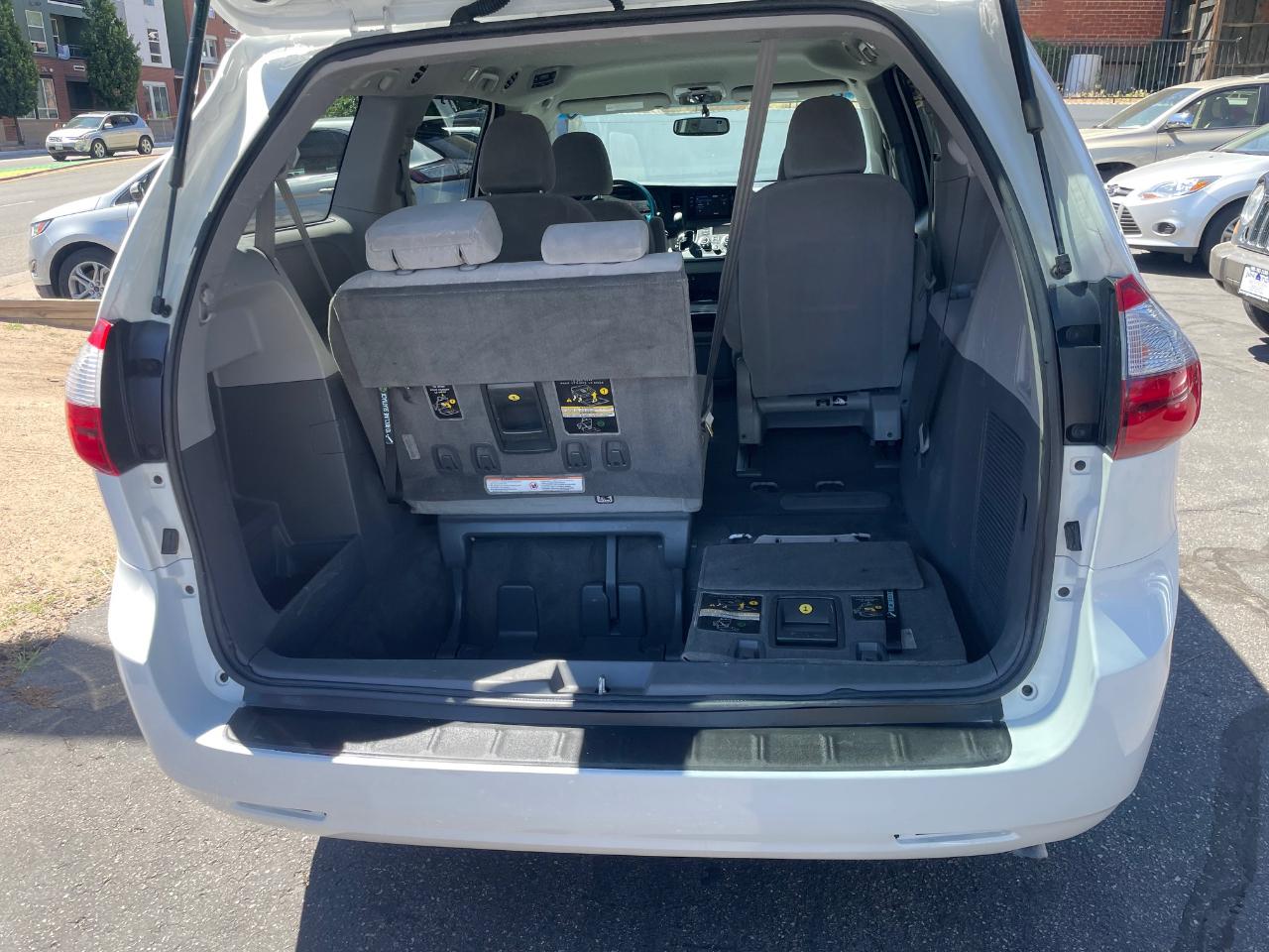 Toyota Sienna LE 7-Passenger AWD 2017