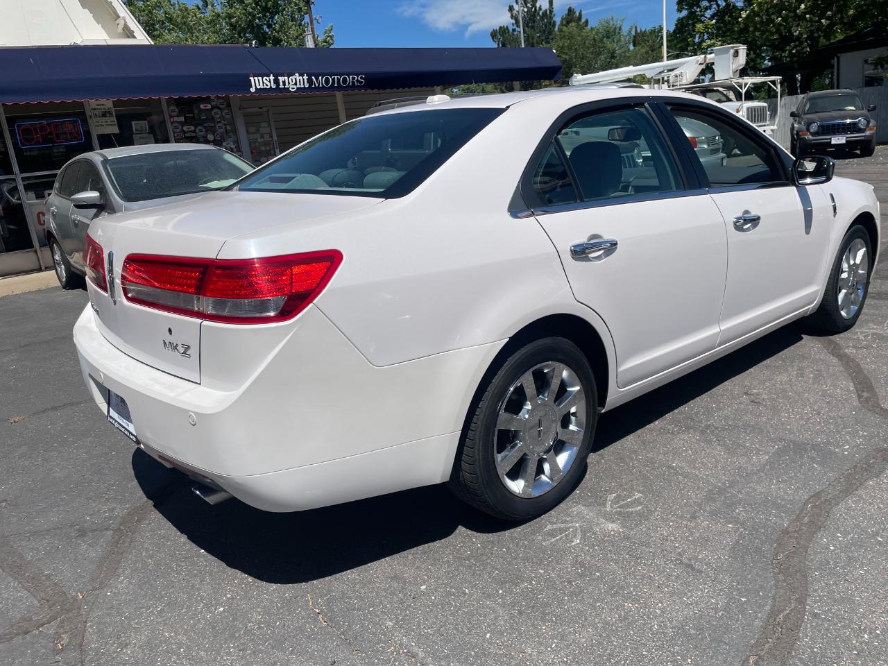 Lincoln MKZ 4D Sedan 2010