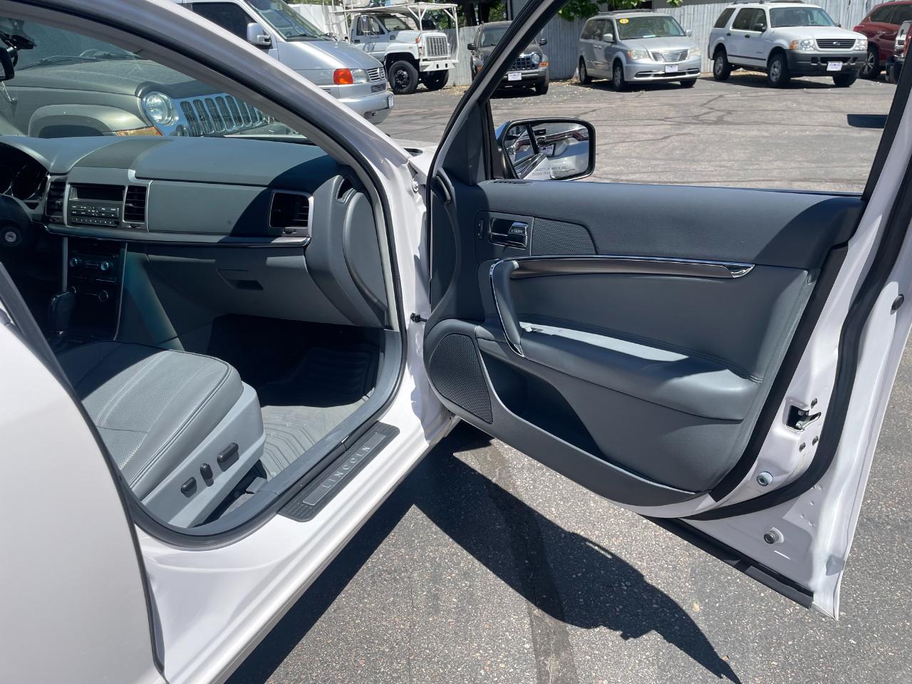Lincoln MKZ 4D Sedan 2010