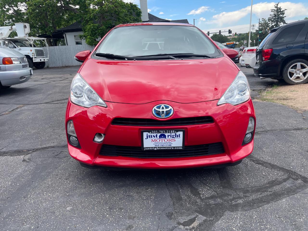 Toyota Prius c 4D Hatchback 2012