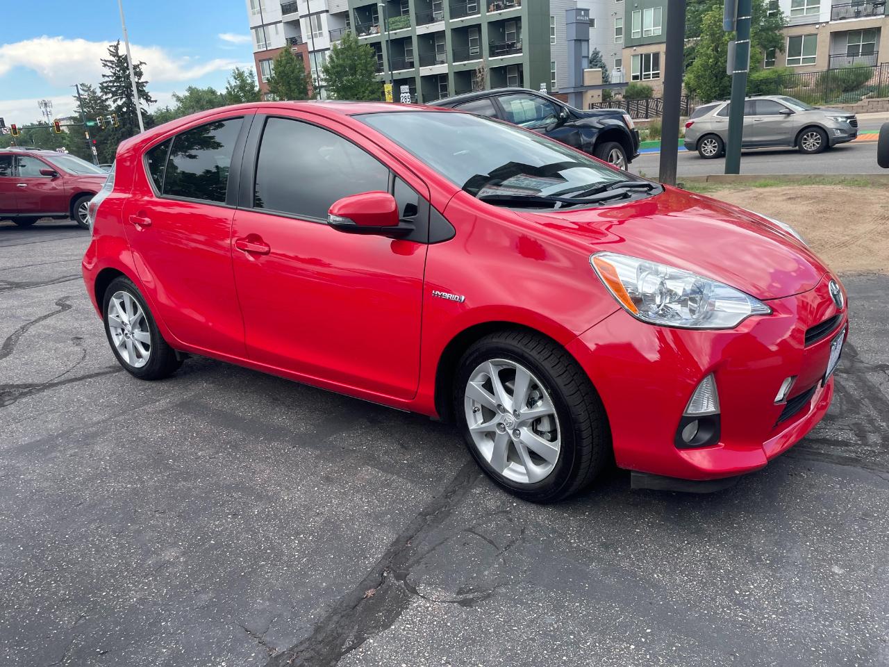 Toyota Prius c 4D Hatchback 2012