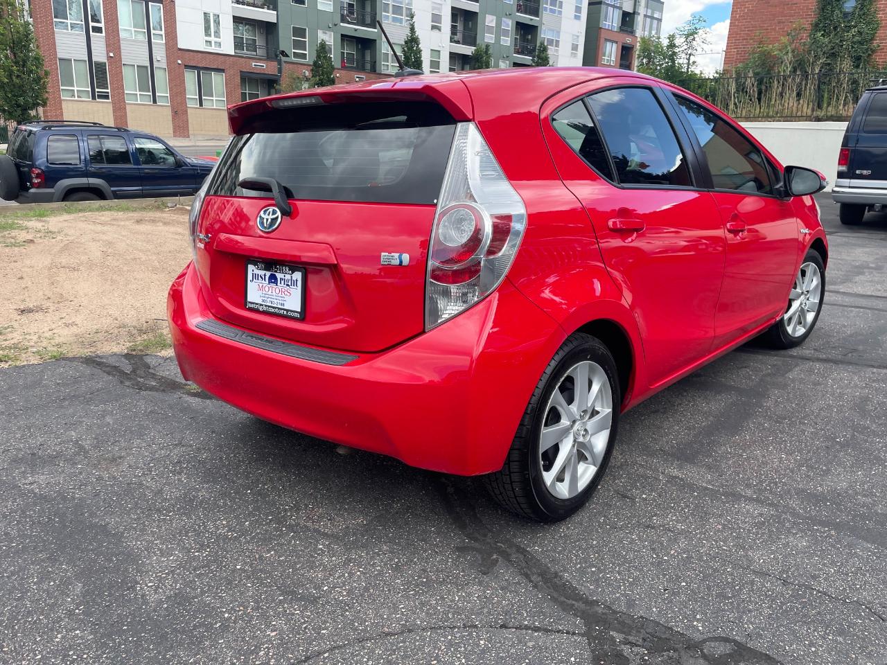 Toyota Prius c 4D Hatchback 2012