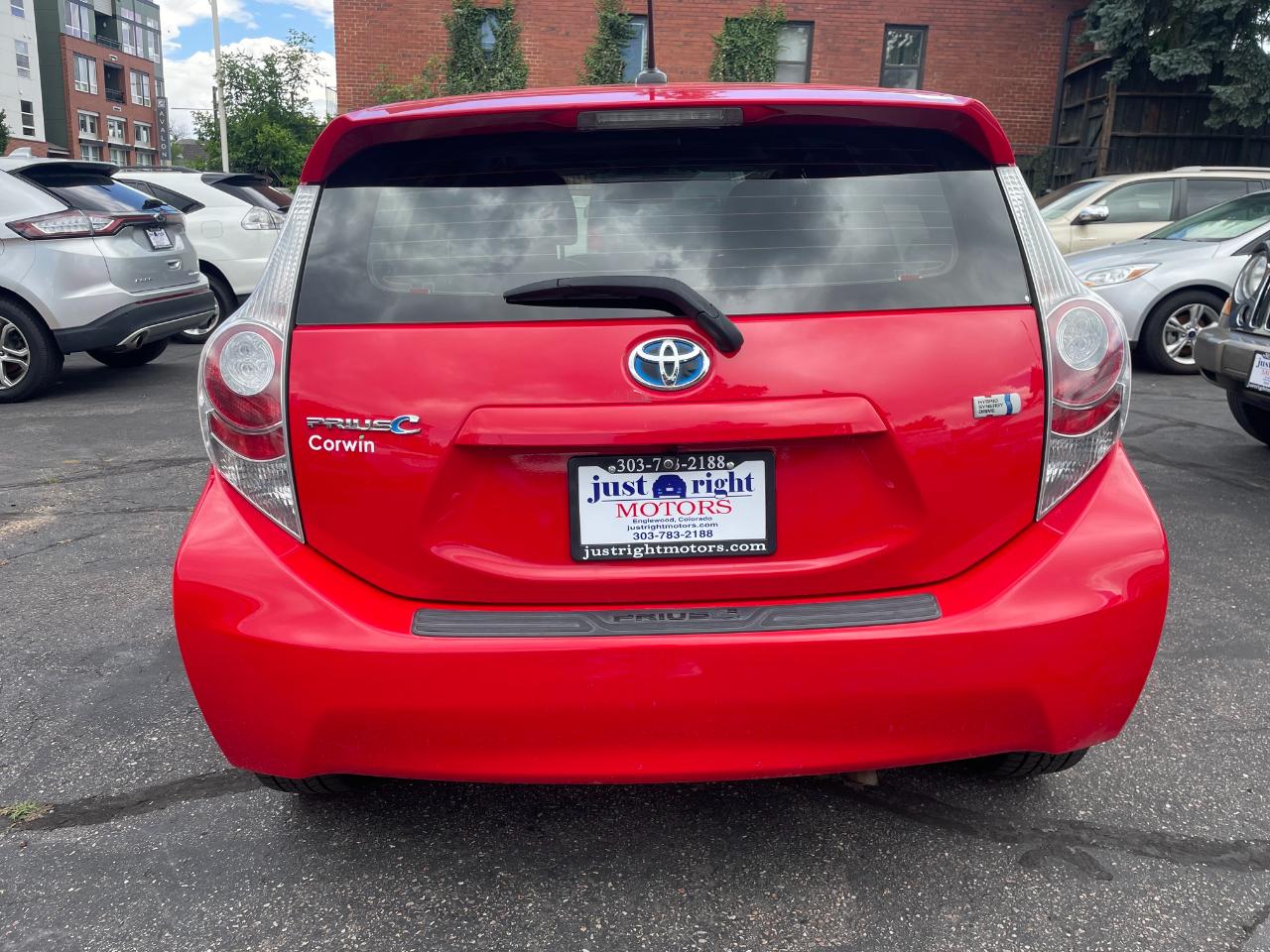 Toyota Prius c 4D Hatchback 2012