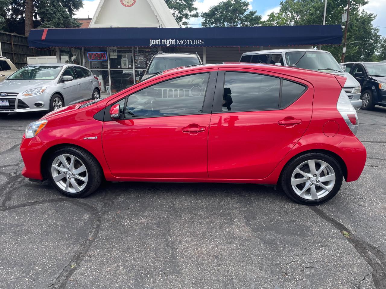 Toyota Prius c 4D Hatchback 2012
