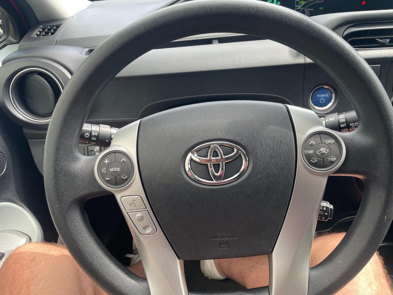 Toyota Prius c 4D Hatchback 2012