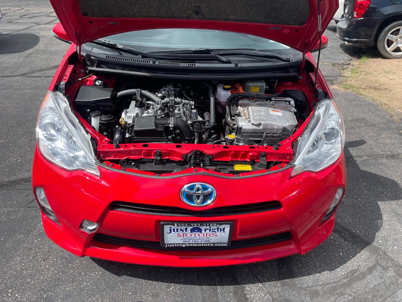 Toyota Prius c 4D Hatchback 2012