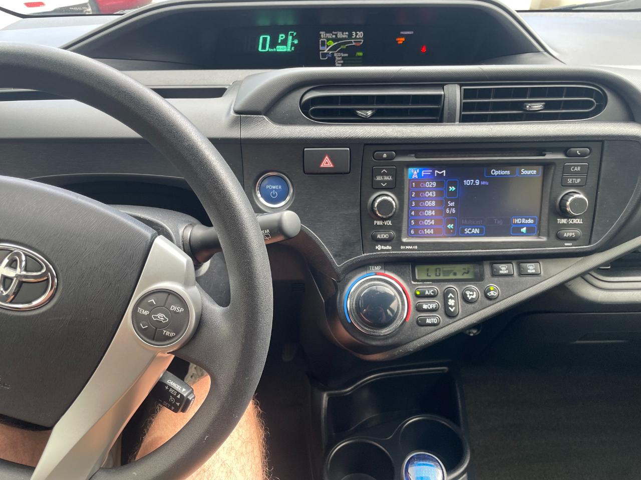 Toyota Prius c 4D Hatchback 2012