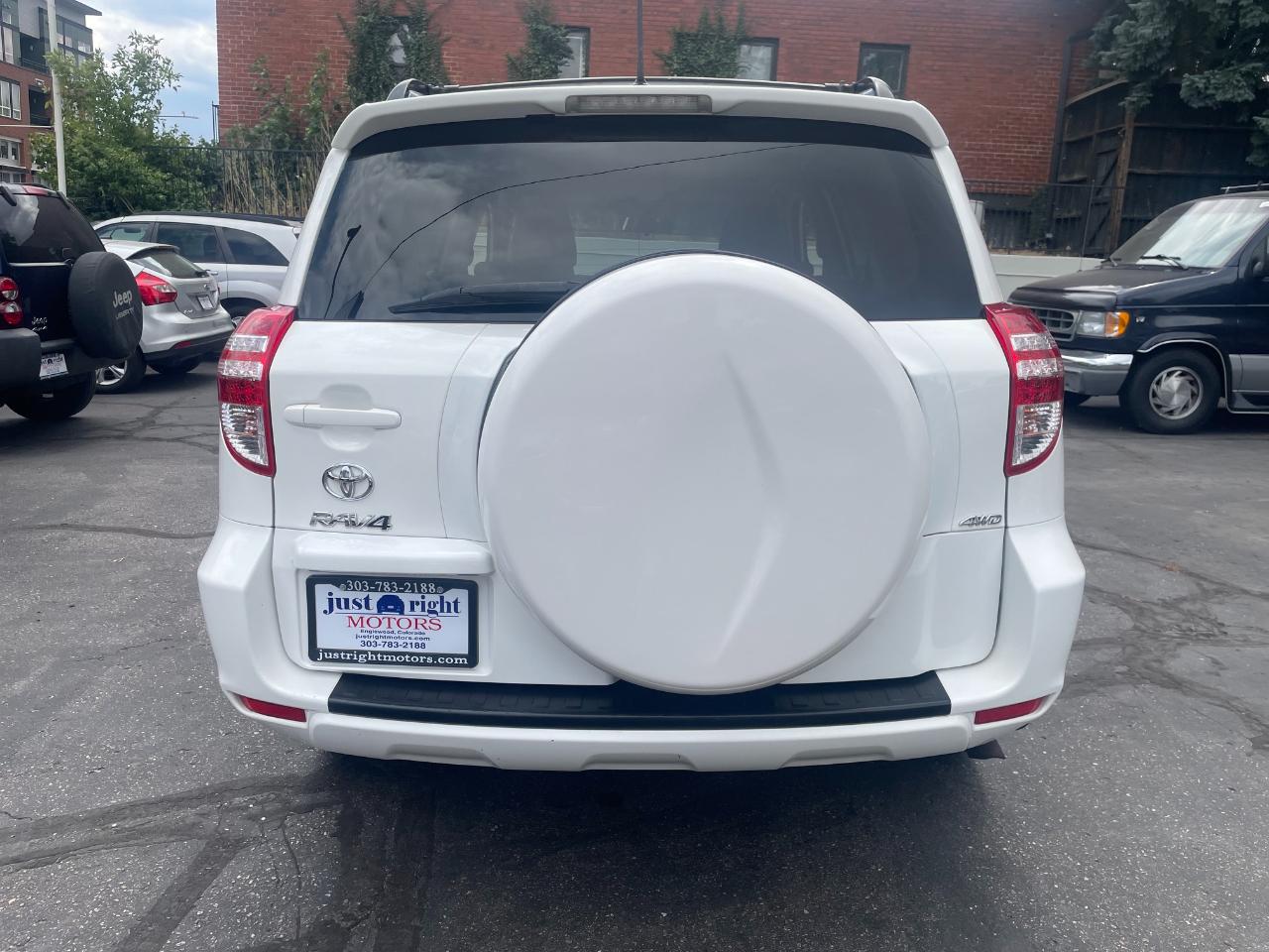 Toyota RAV4  2011