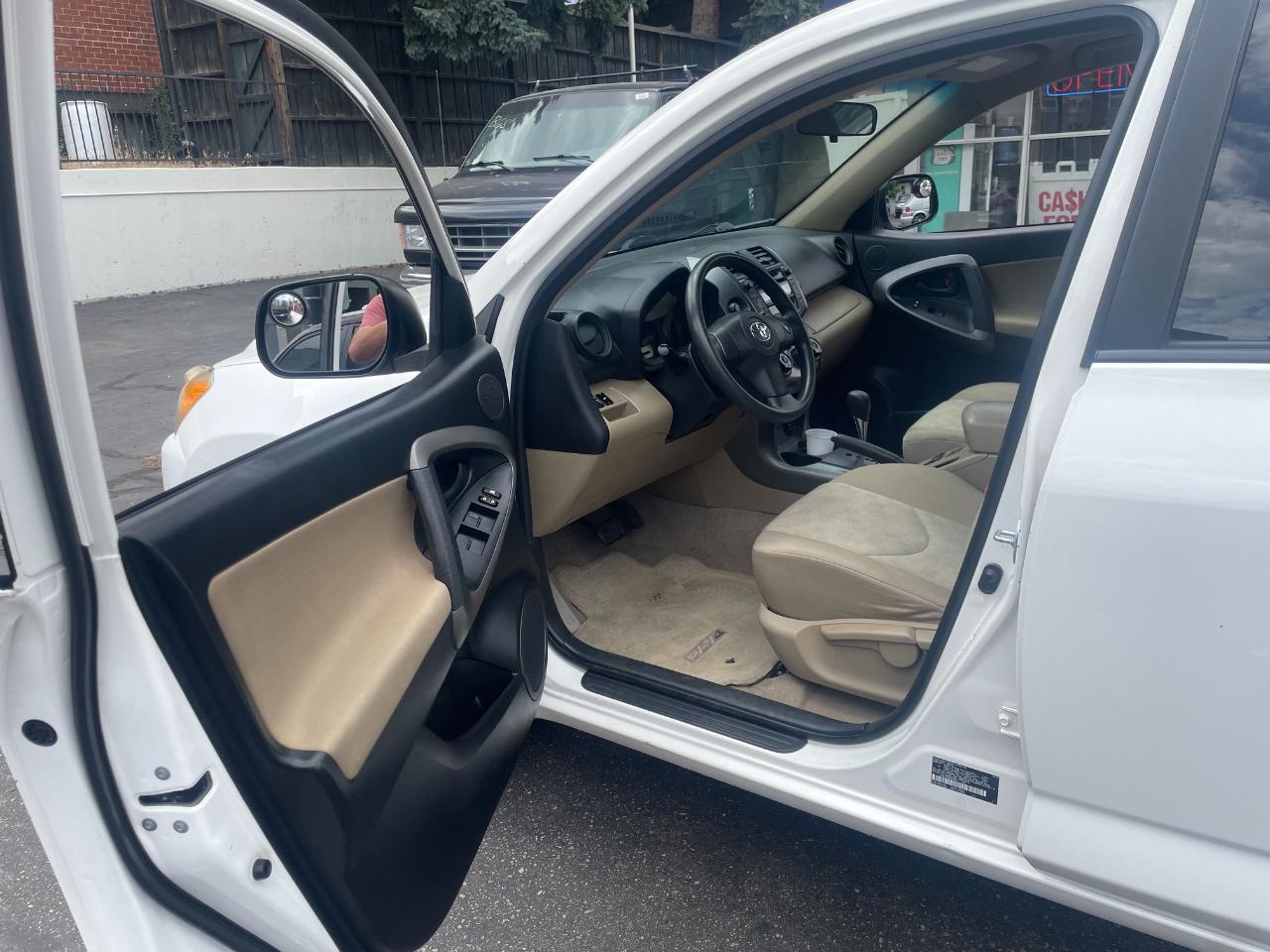Toyota RAV4  2011