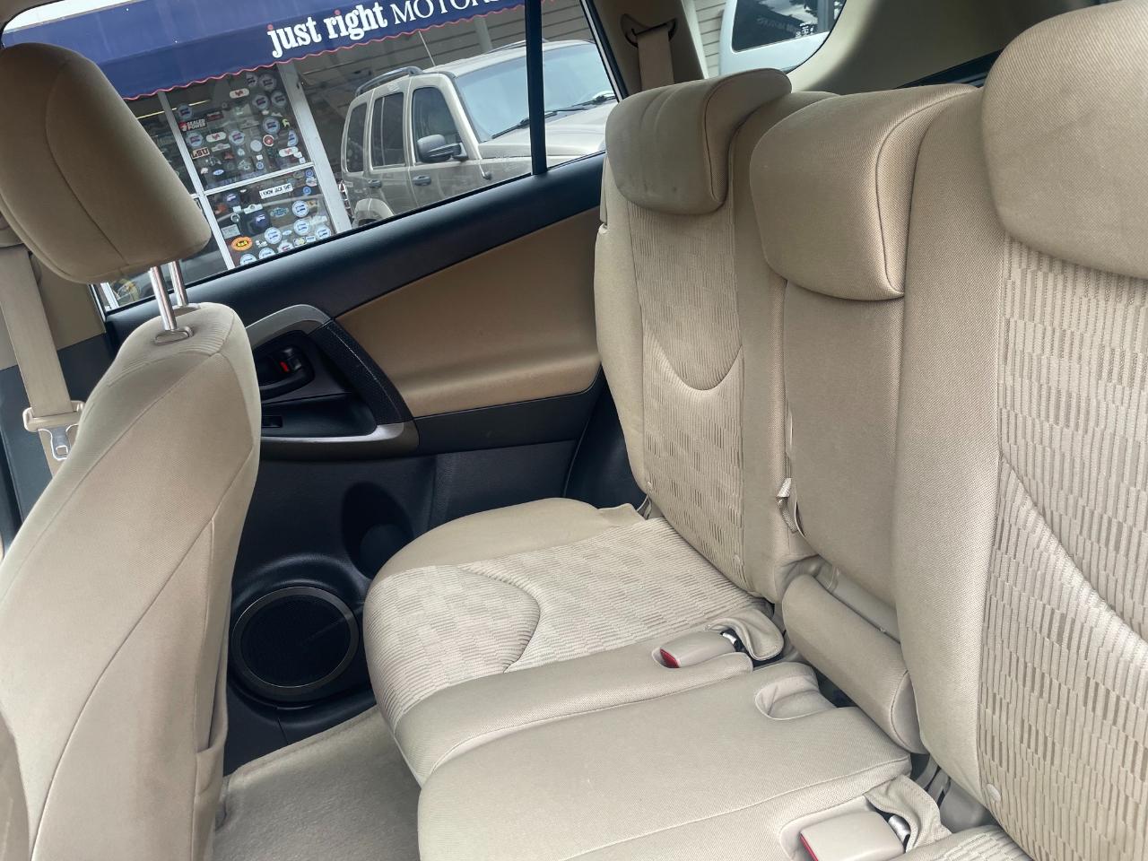 Toyota RAV4  2011