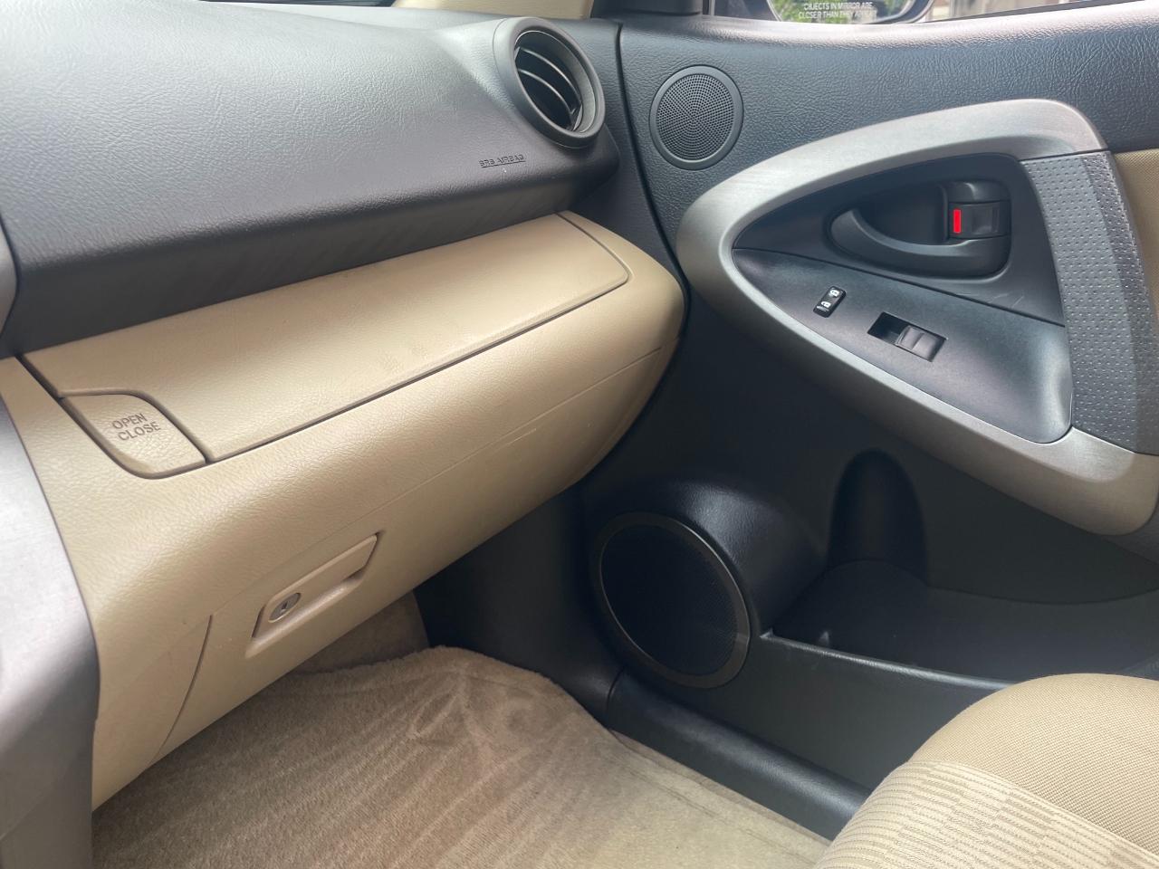 Toyota RAV4  2011