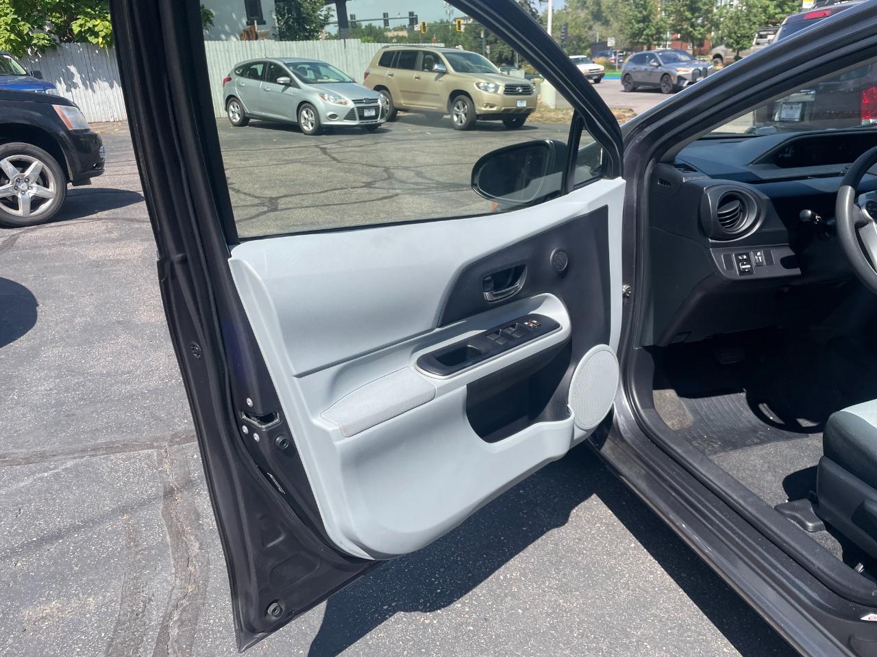 Toyota Prius c Two 2014
