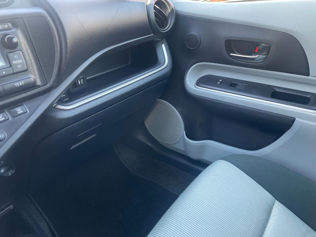 Toyota Prius c Two 2014