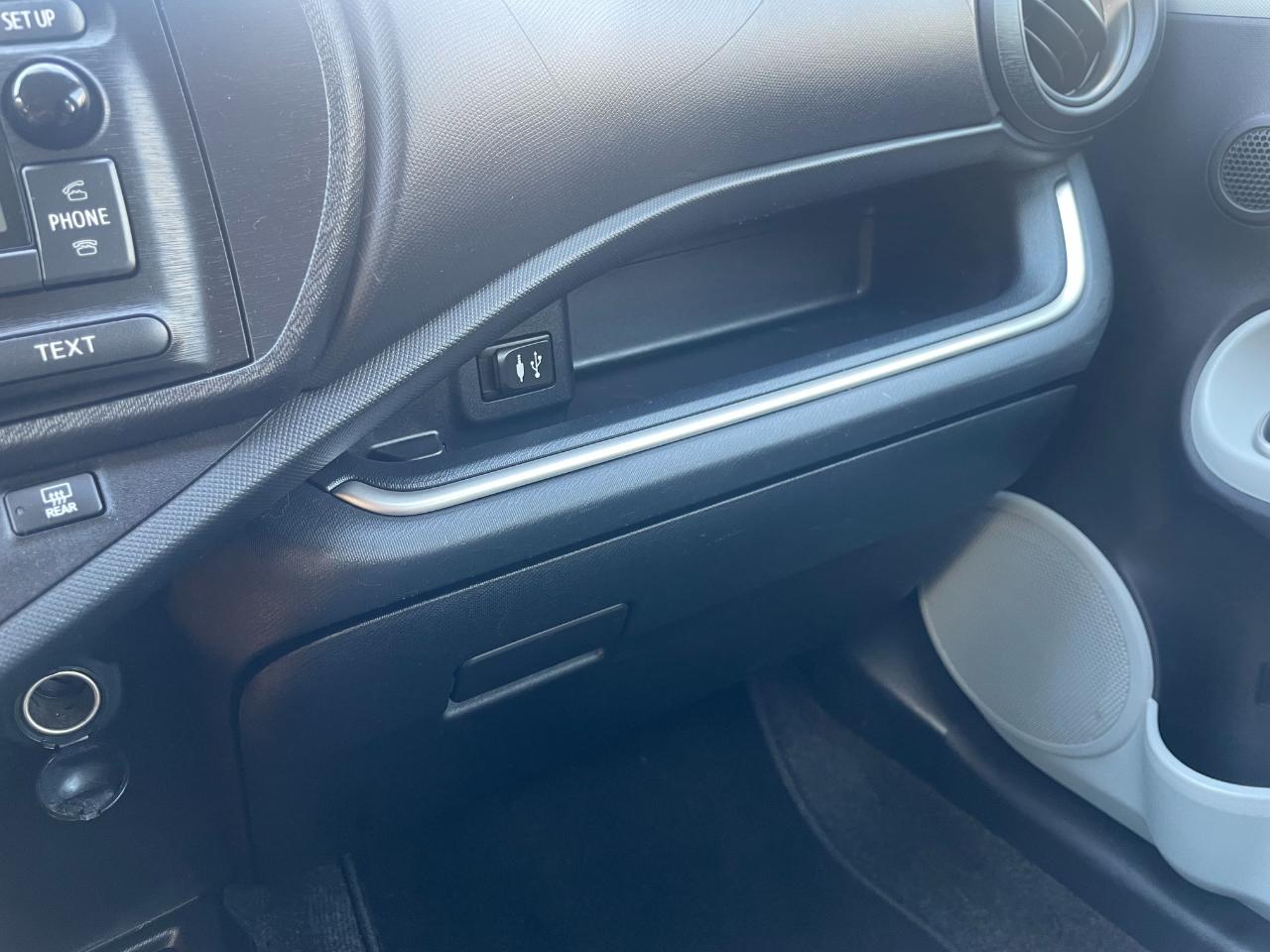 Toyota Prius c Two 2014