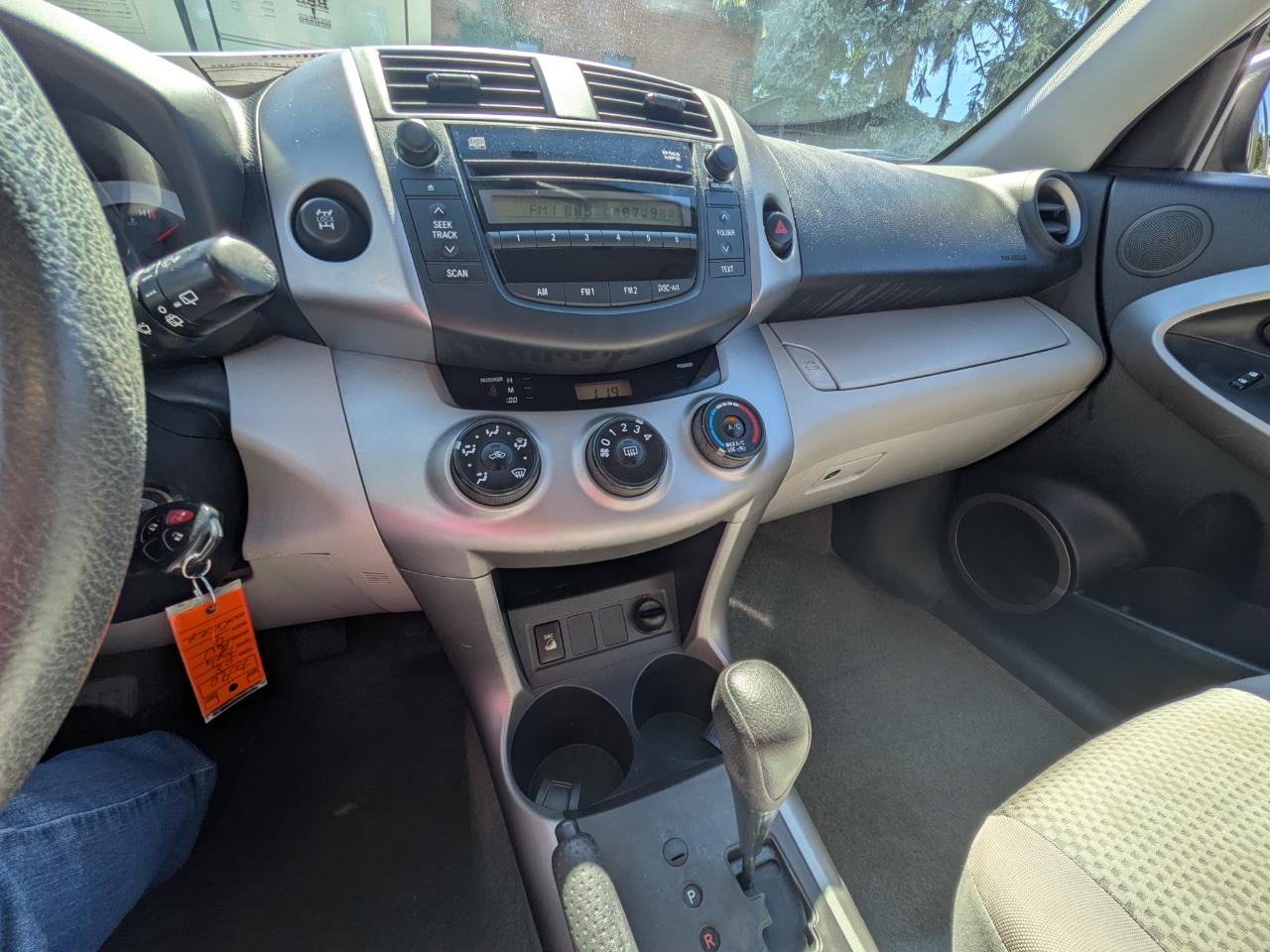 Toyota RAV4 Base V6 4WD 2008
