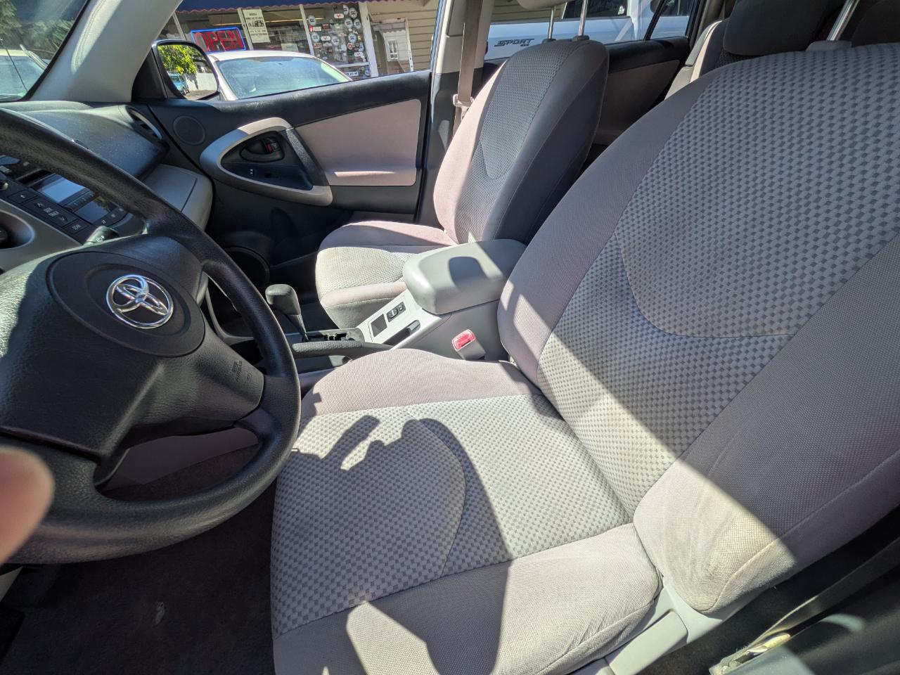 Toyota RAV4 Base V6 4WD 2008