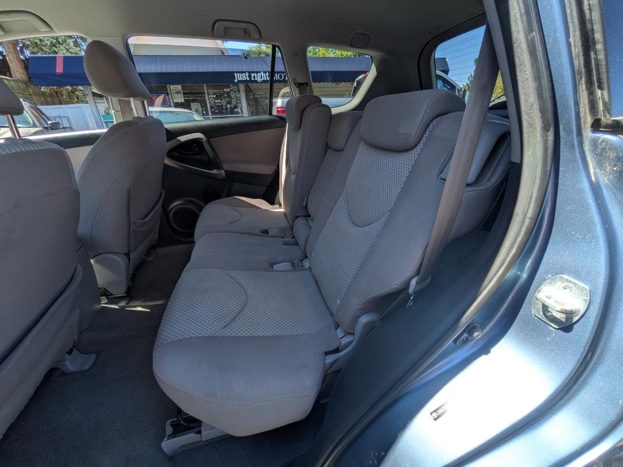 Toyota RAV4 Base V6 4WD 2008