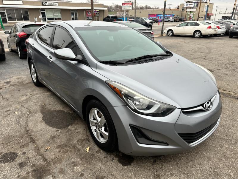 Hyundai Elantra SE 6AT 2015