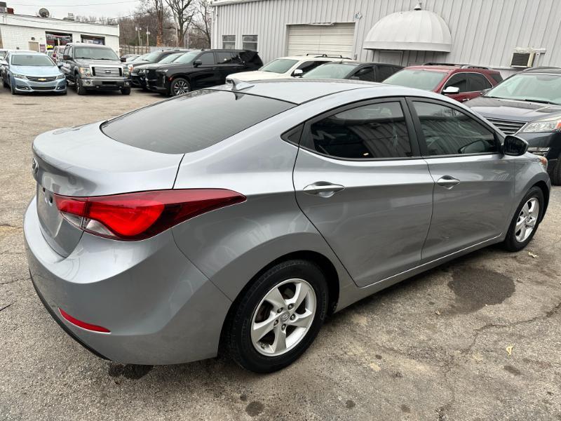 Hyundai Elantra SE 6AT 2015
