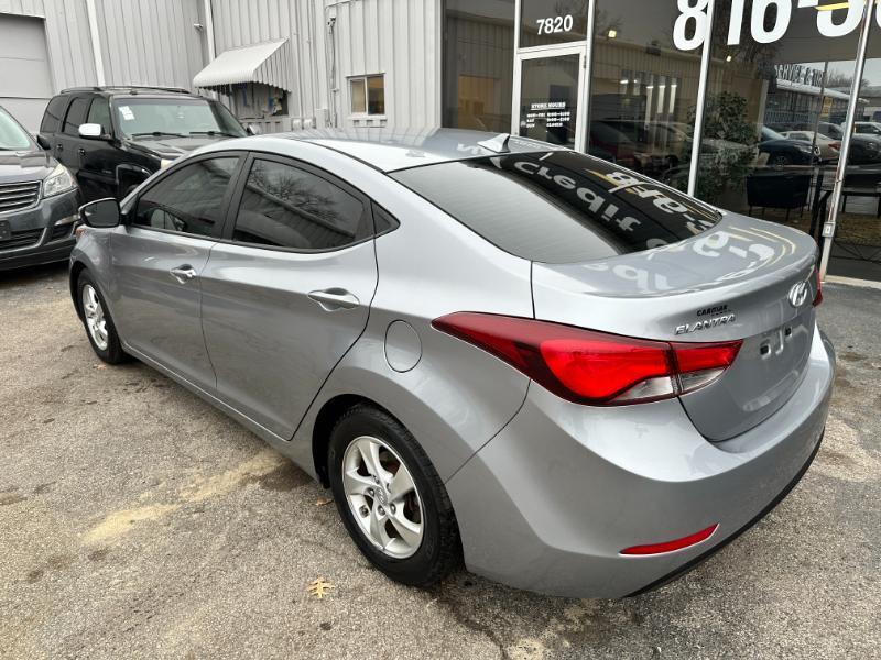 Hyundai Elantra SE 6AT 2015