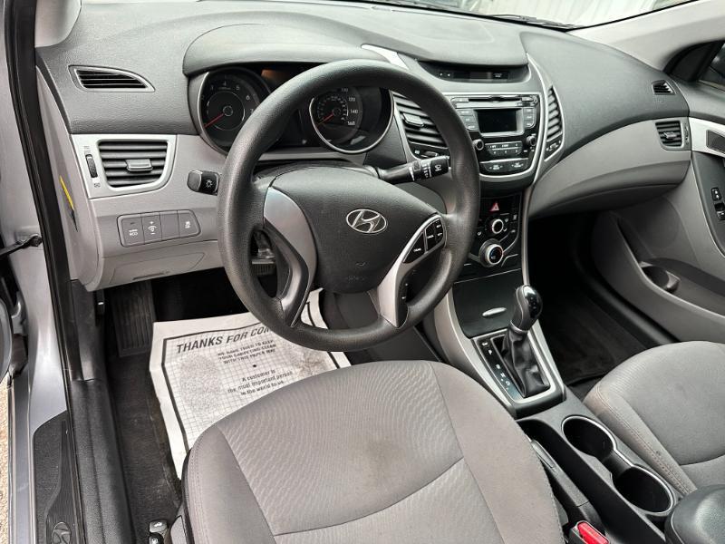 Hyundai Elantra SE 6AT 2015