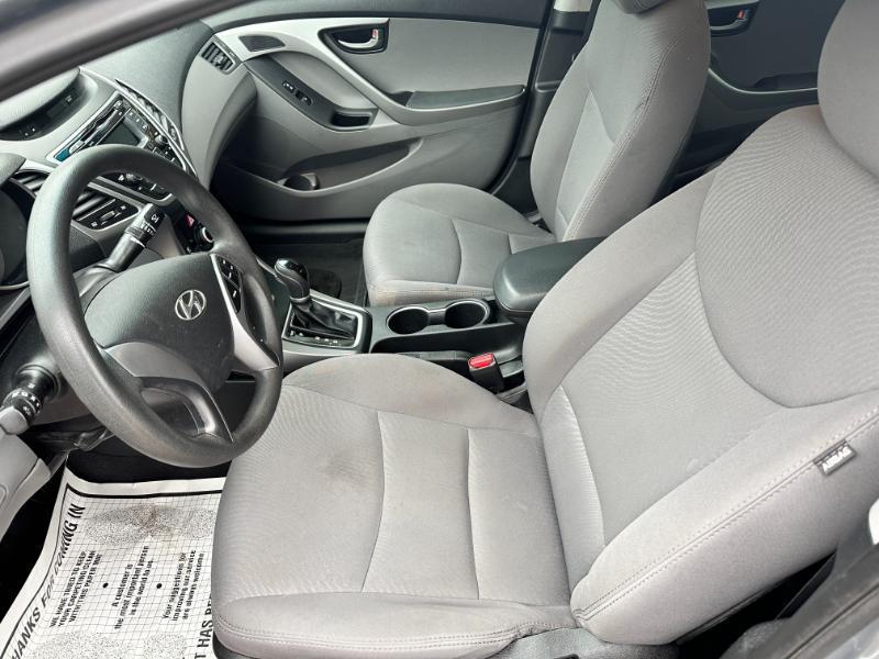 Hyundai Elantra SE 6AT 2015