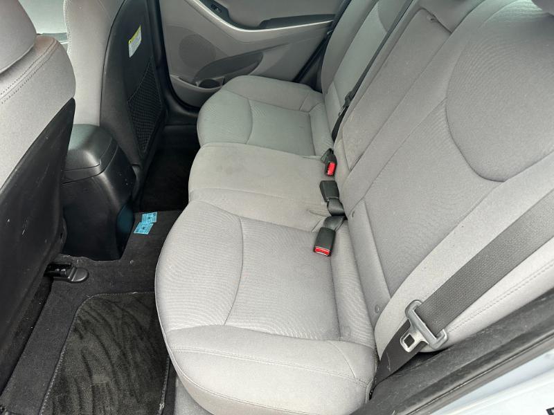 Hyundai Elantra SE 6AT 2015