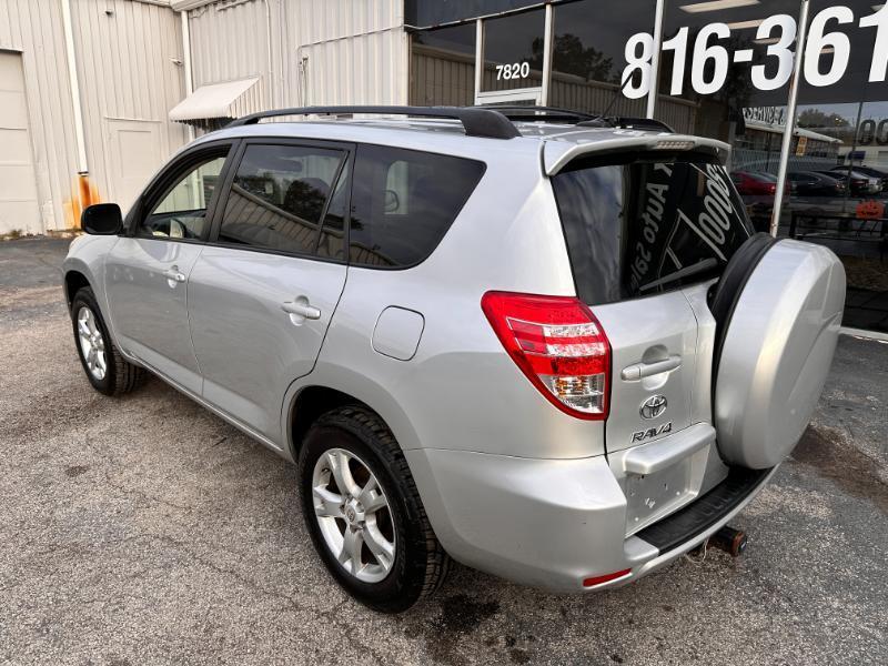 Toyota RAV4 Base I4 2WD 2011