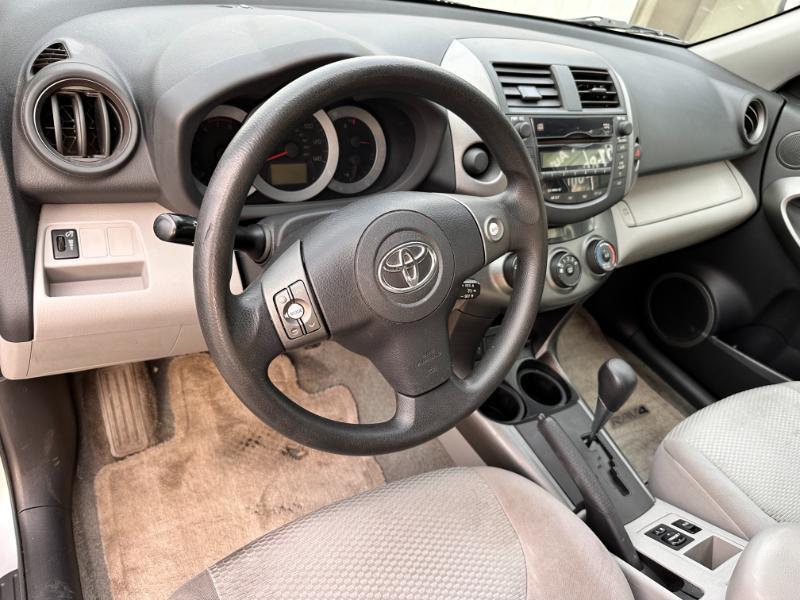 Toyota RAV4 Base I4 2WD 2011