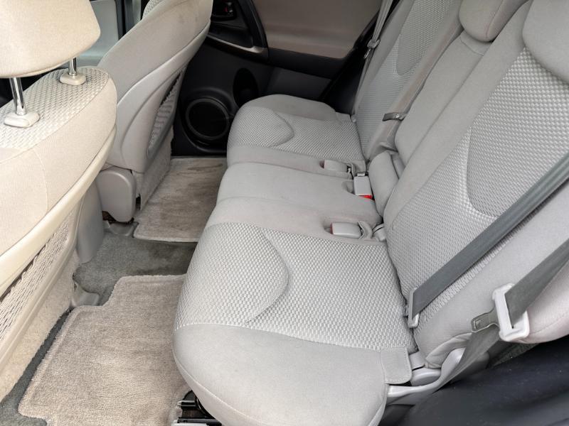 Toyota RAV4 Base I4 2WD 2011