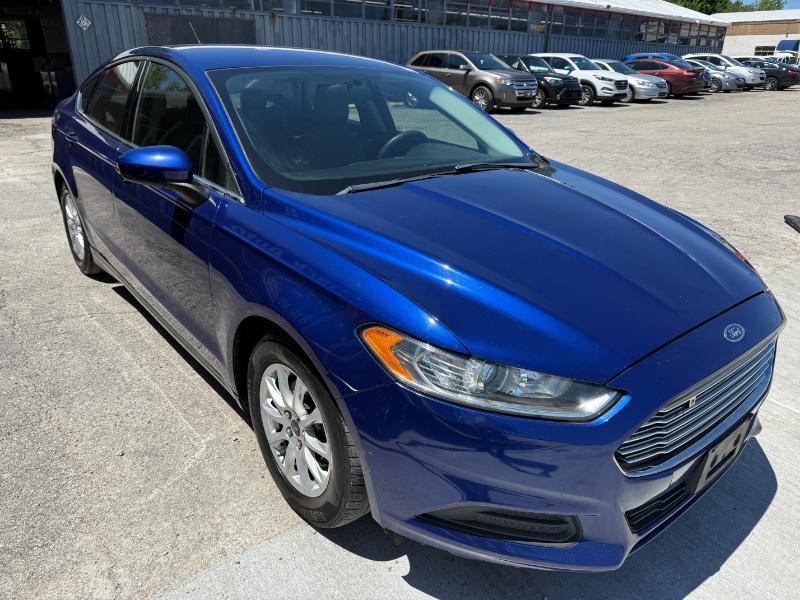 Ford Fusion S 2016
