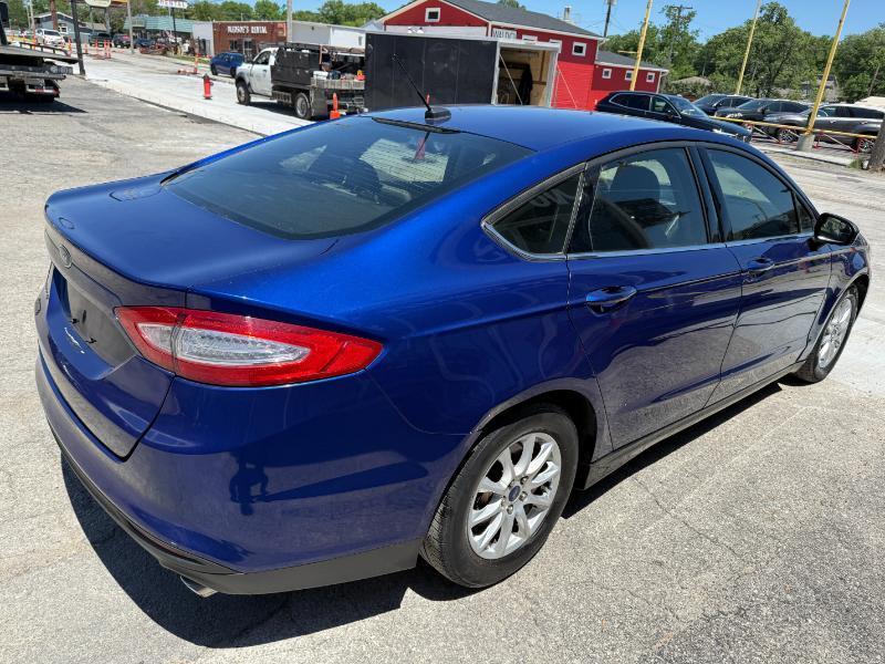 Ford Fusion S 2016