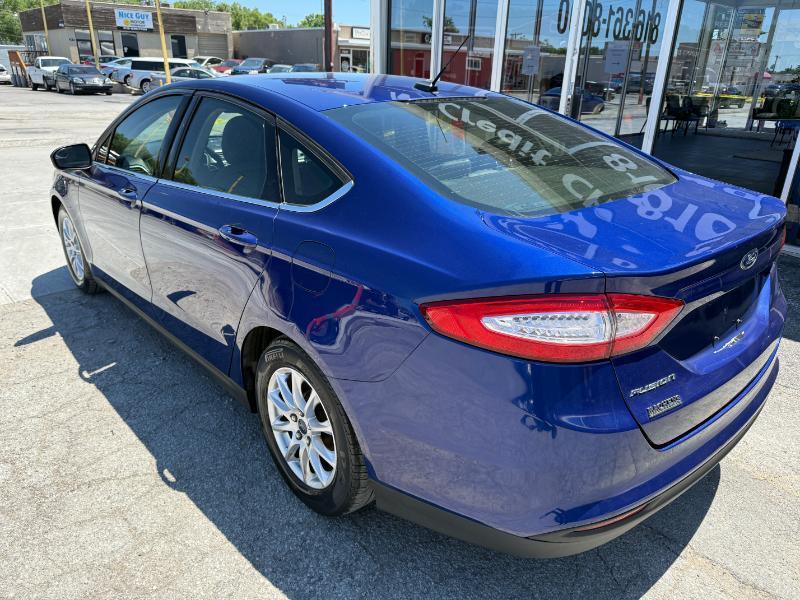 Ford Fusion S 2016