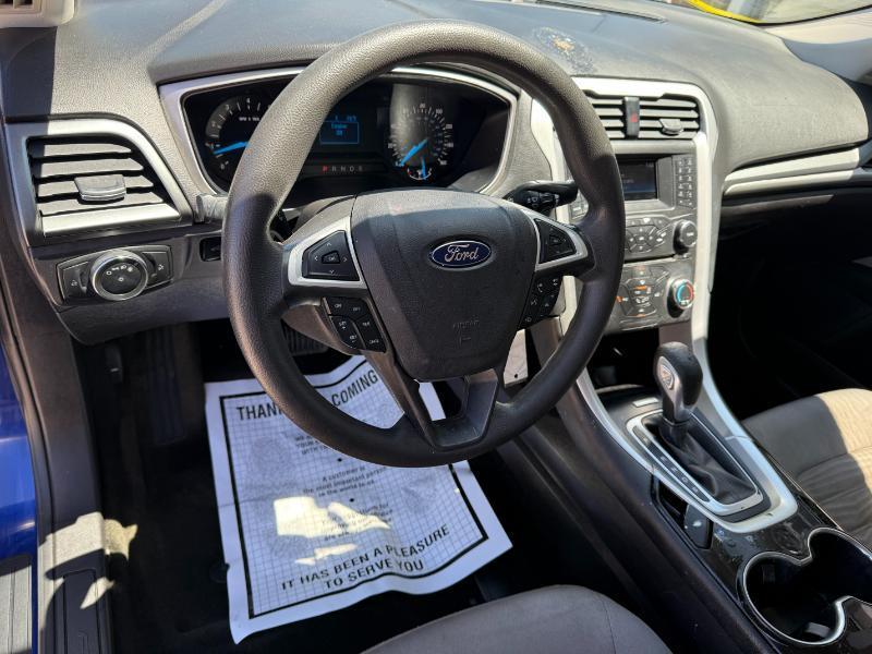 Ford Fusion S 2016